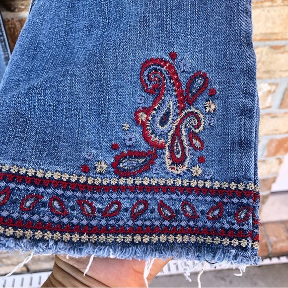Democracy Boho Slim Straight Flood Distressed Raw Embroidered hem Jeans Size 8 - Picture 4 of 15